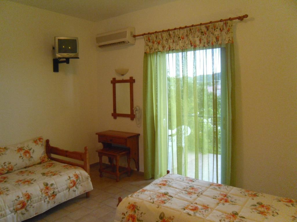 Yalis Studios Achladies  Екстер'єр фото